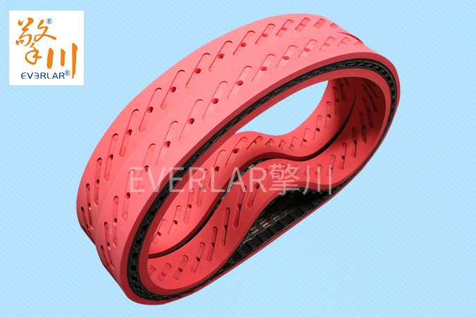 立式包裝機(jī)卷膜傳輸！真空拉膜帶的包裝機(jī)械實(shí)用選擇